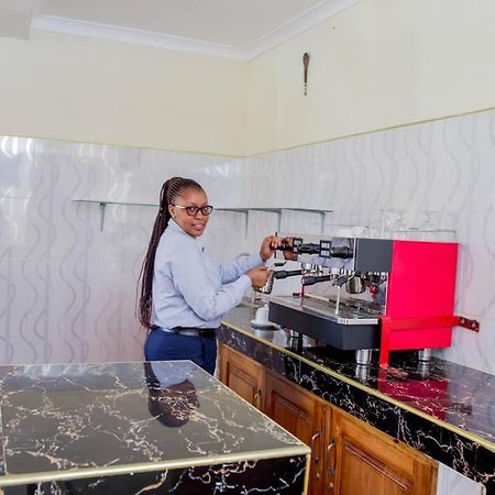 מושי Kilimanjaro Crane Hotel מראה חיצוני תמונה