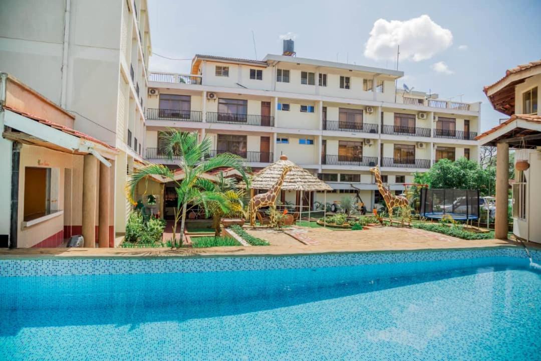 מושי Kilimanjaro Crane Hotel מראה חיצוני תמונה