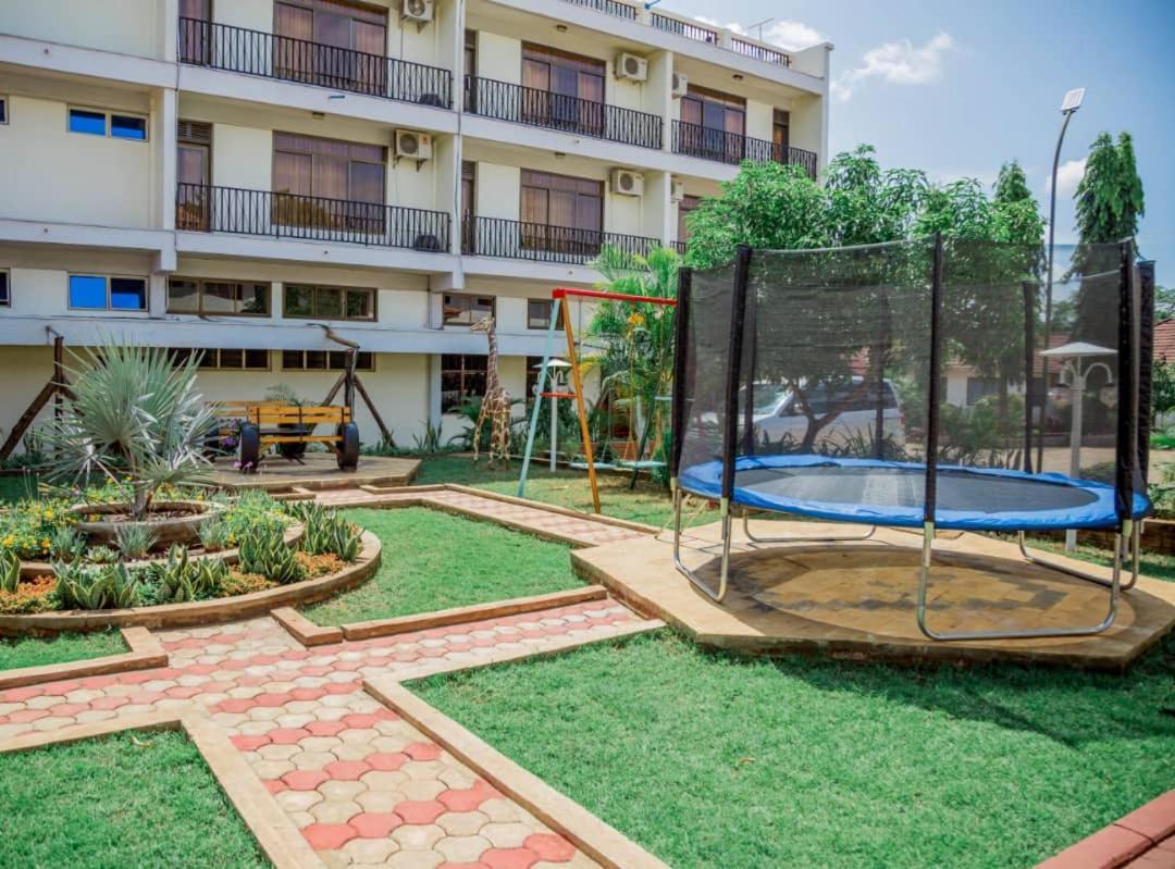 מושי Kilimanjaro Crane Hotel מראה חיצוני תמונה
