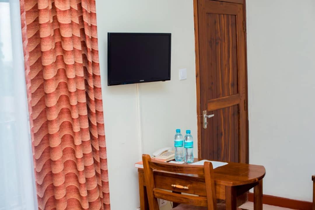 מושי Kilimanjaro Crane Hotel מראה חיצוני תמונה