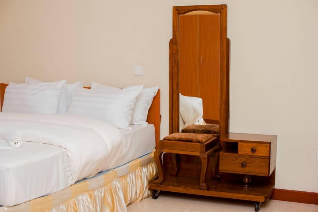 מושי Kilimanjaro Crane Hotel מראה חיצוני תמונה