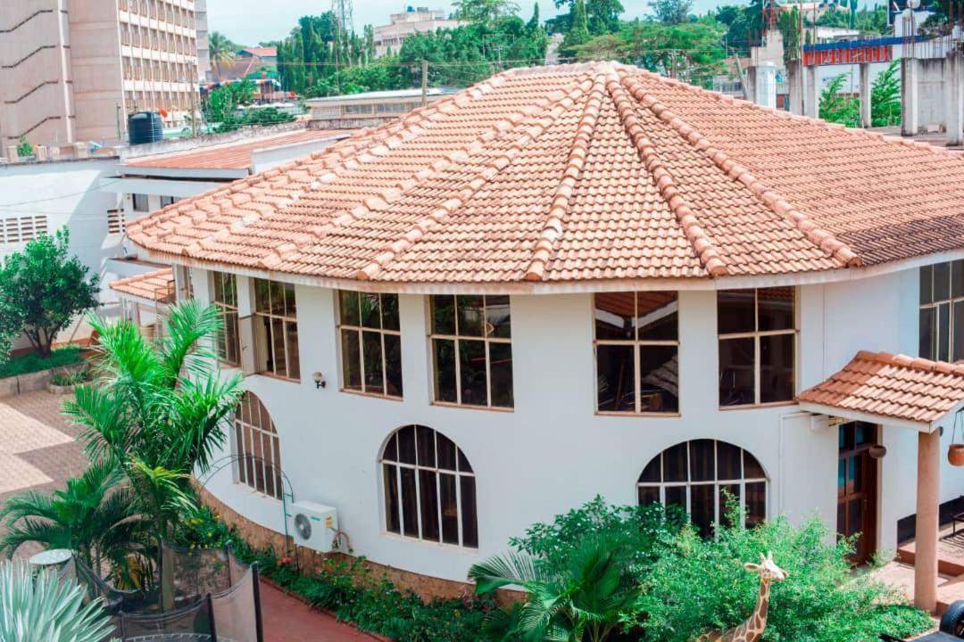 מושי Kilimanjaro Crane Hotel מראה חיצוני תמונה