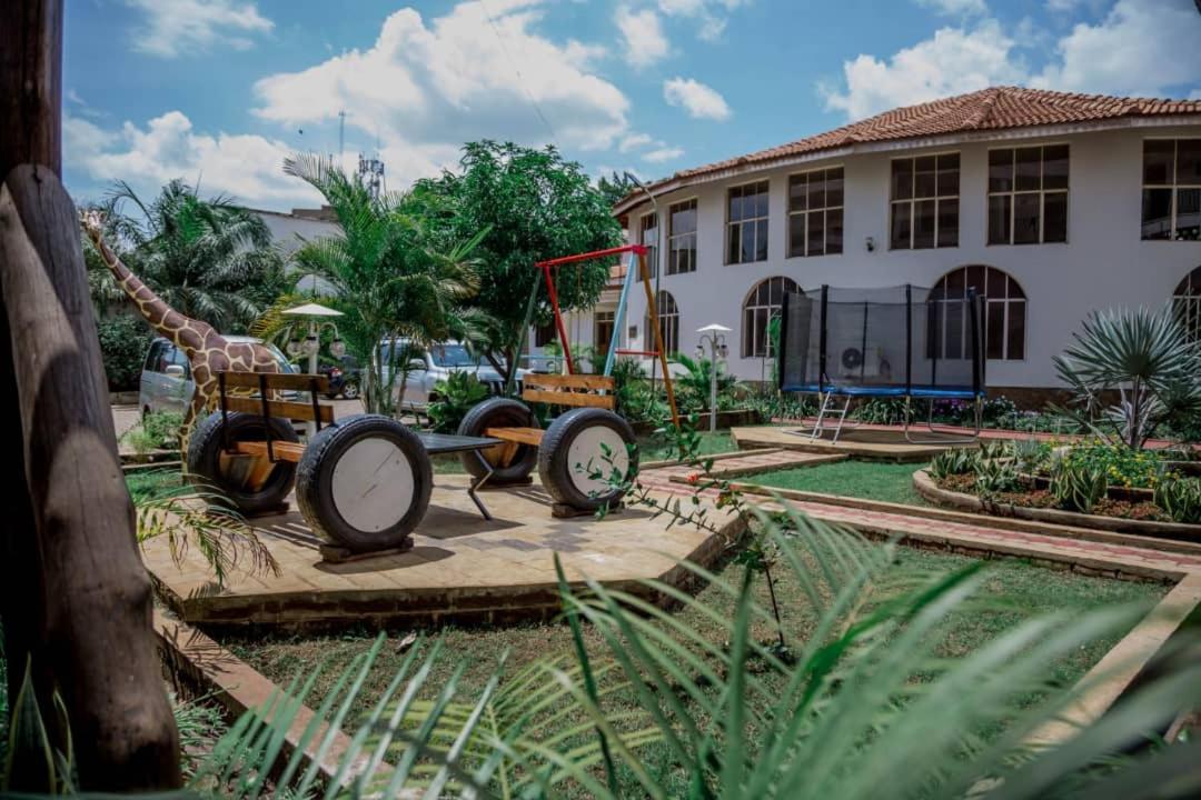 מושי Kilimanjaro Crane Hotel מראה חיצוני תמונה