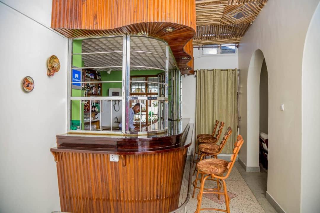 מושי Kilimanjaro Crane Hotel מראה חיצוני תמונה