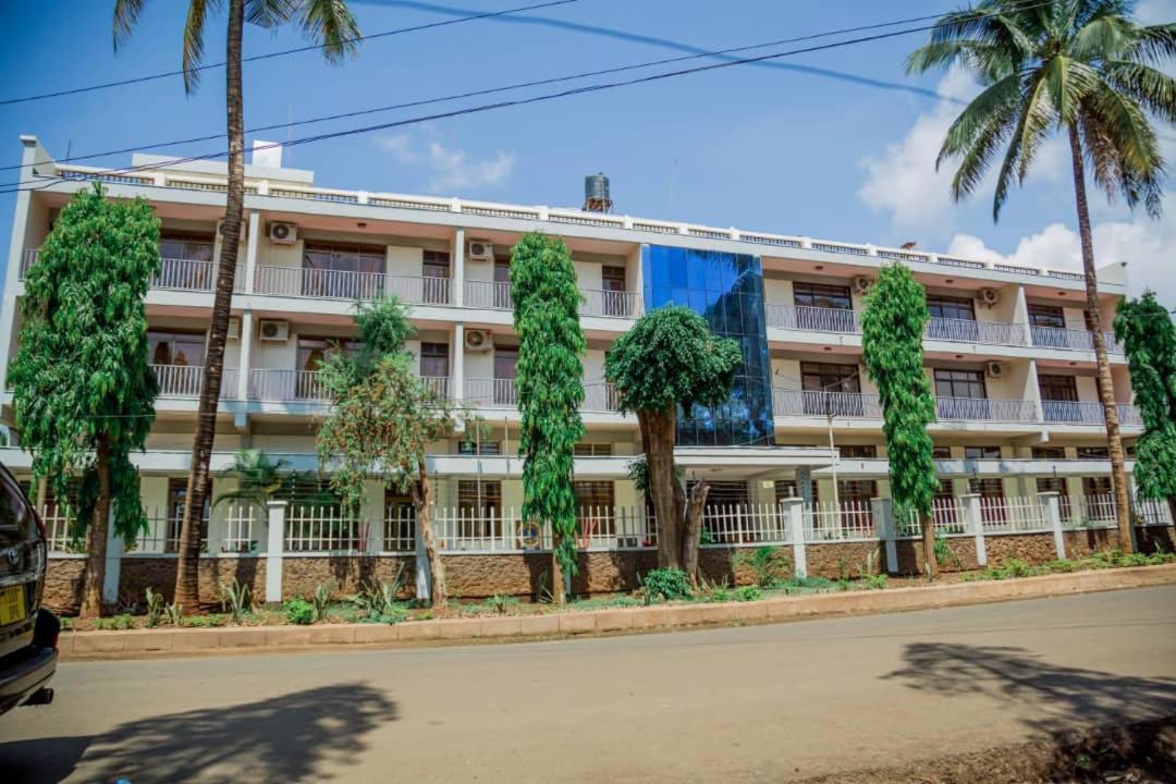 מושי Kilimanjaro Crane Hotel מראה חיצוני תמונה